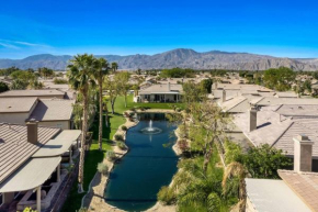 Villa with Private Pool and Jacuzzi Gameroom Walk to Festivals